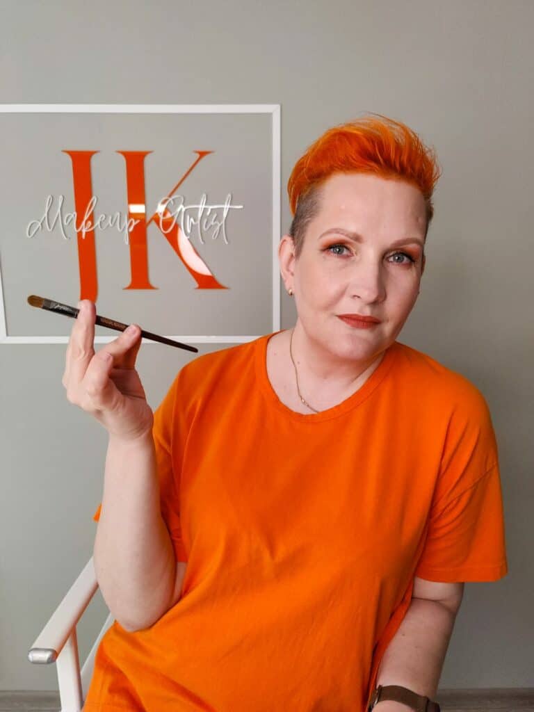 Jana Kozlova - makeup artist, Beauty Expert Award winner shares her impressions of CREXY eyelash and eyebrow growth gel